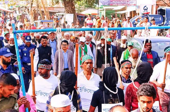 তাহিরপুরে হানাদার মুক্ত দিবসে রাজাকারদের প্রতীকী ফাঁসি