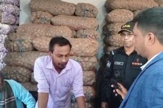পিয়াজ বেশি দামে বিক্রি করার দায়ে শ্রীমঙ্গলে ২ ব্যবসায়ীকে ৩০ হাজার টাকা জরিমানা