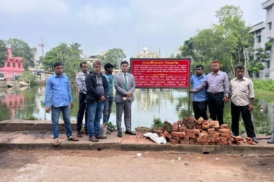 সাতকানিয়ার ঐতিহাসিক কানুপুকুর'কে অবৈধ দখলমুক্ত করে সরকারি হেফাজতে নেয়া হল