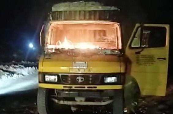 গোলাপগঞ্জে মধ্যরাতে কাভার্ডভ্যানে আগুন