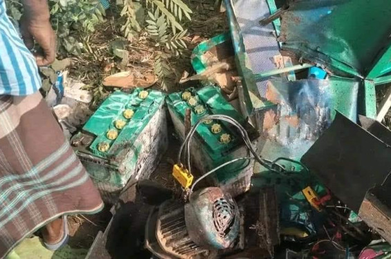 চুনারুঘাটে কাভার্ড ভ্যান অটোরিক্সার সংঘর্ষে ৩ যাত্রী নিহত