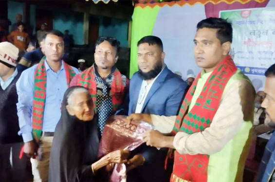 সিলেট শহরতলিতে বৃহত্তর দশগ্রাম জনকল্যান পরিষদের শীতবস্ত্র বিতরণ