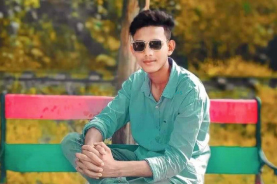 বাড়ির পাশে মাঠে ব্যাডমিন্টন খেলতে গিয়ে বিদ্যুৎপৃষ্ট হয়ে তরুণের মৃত্যু