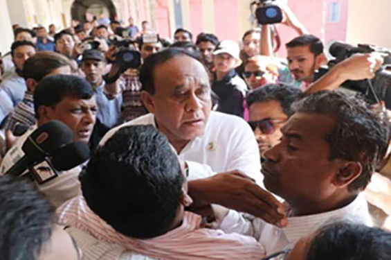 সাংবাদিককে নাজেহাল ও নির্বাচনী আচরণবিধি লঙ্ঘনের দায়ে আদালতে মামলা