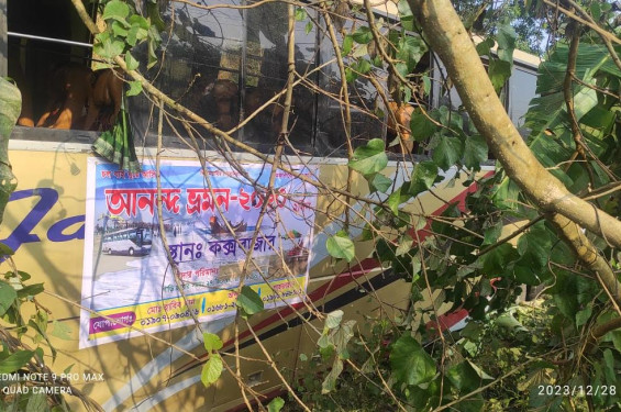 চকরিয়ায় পর্যটকবাহী বাস ও লেগুনার মুখোমুখি সংঘর্ষে নিহত ৪ আহত ৪