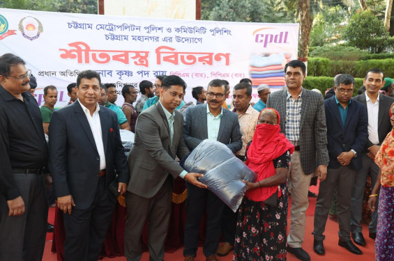 উষ্ণতার পরশ নিয়ে শীতার্তদের পাশে চট্টগ্রাম মেট্রোপলিটন পুলিশ
