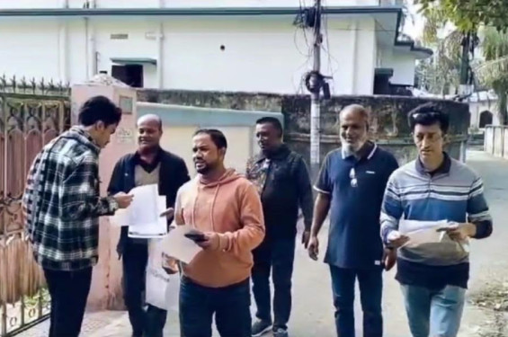 নির্বাচন বর্জন ও জনমত তৈরির লক্ষ্যে মৌলভীবাজার পৌর বিএনপি'র লিফলেট বিতরণ