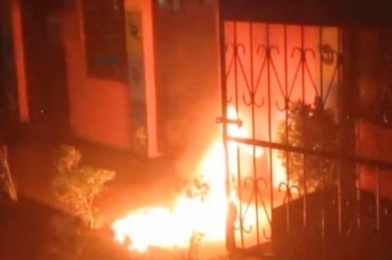 মৌলভীবাজারে ভোটকেন্দ্রে দুর্বৃত্তরা আগুন দিল
