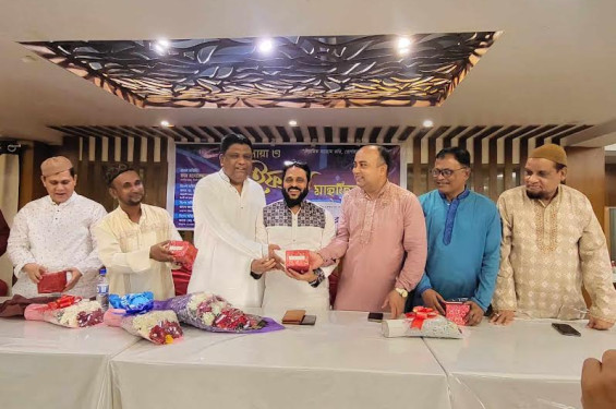 প্রশংসায় ভাসছেন মেয়র আনোয়ারুজ্জামান চৌধুরী