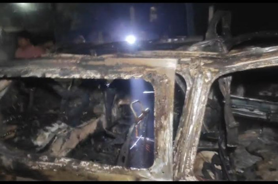সাতকানিয়ায় মধ্যরাতে আগুনে পুড়ে ছাই দুই মাইক্রোবাস