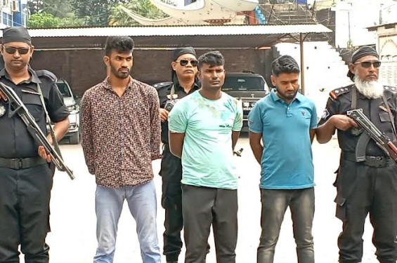 কক্সবাজারে বিপুল পরিমান ইয়াবা ও অস্ত্র সহ চারজনকে আটক করেছে র‍্যাব-১৫
