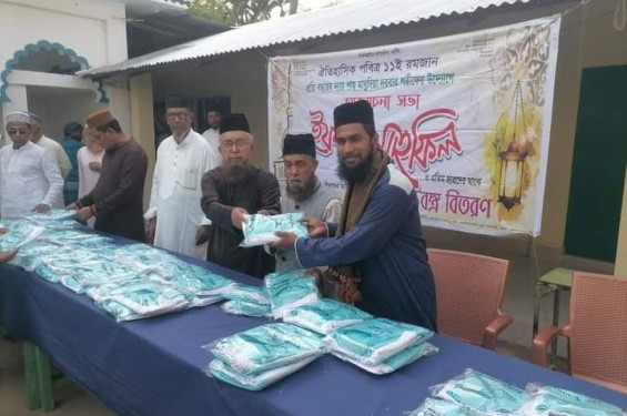 শাহ মাবুদিয়া দরবারে ঈদবস্ত্র বিতরণ ও ইফতার মাহফিল সম্পন্ন