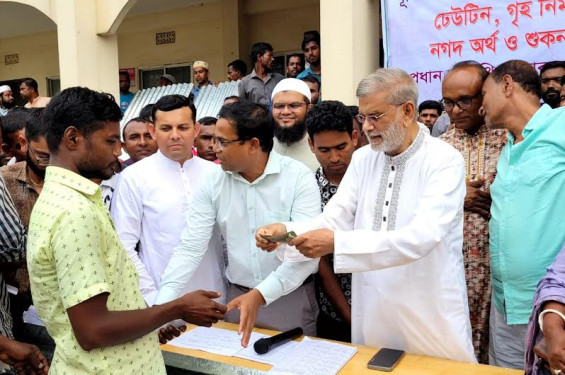 ঘুর্ণিঝড়ে ক্ষতিগ্রস্থ লোকজনদের পাশে আছি, পাশে থাকবো : এম এ মান্নান এমপি