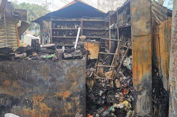 সরাইলে বিদ্যুতের আগুনে পুড়লো ১২ দোকান