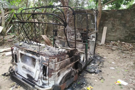 জাগির মিস্ত্রির স্বপ্নের নতুন গাড়ি পুড়িয়ে দিলো দুর্বৃত্তরা