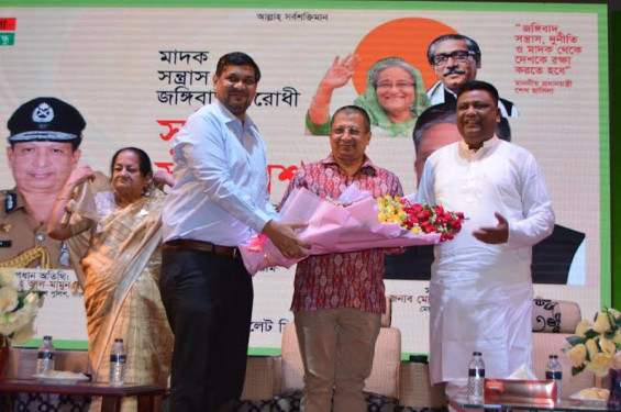 সিলেটে আইজিপিকে ফুলেল শুভেচ্ছা সিসিক মেয়রের
