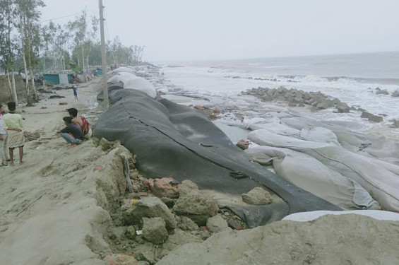 কক্সবাজার মহেশখালীতে আবারো লন্ডভন্ড বেড়িবাঁধ