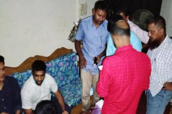 দেশি মদের পাট্টায় ৩লক্ষ টাকা চাঁদা দাবী, পরে লেবারদের হাতে ২ঘন্টা অবরুদ্ধ মাদকের উপ-পরিচালক