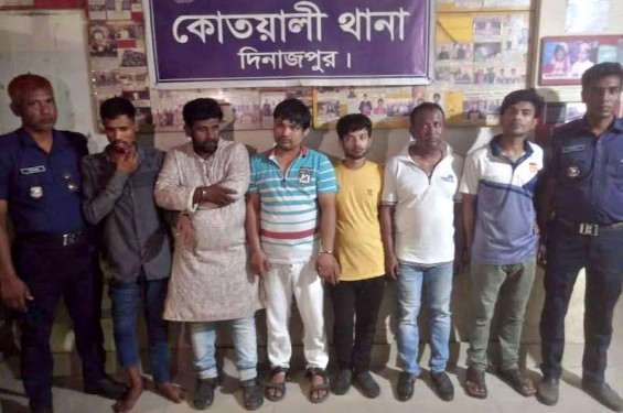 দিনাজপুরে দুই হাজার পিস ইয়াবাসহ চার নারী ও ছয় পুরুষ আটক