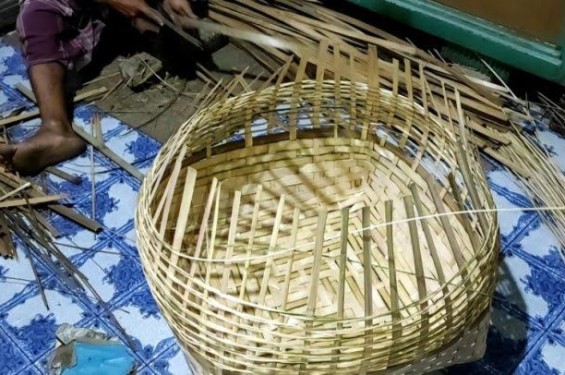 মুরাদনগরের বাঁশ ও বেত শিলাপীরা এখন ব্যস্ত