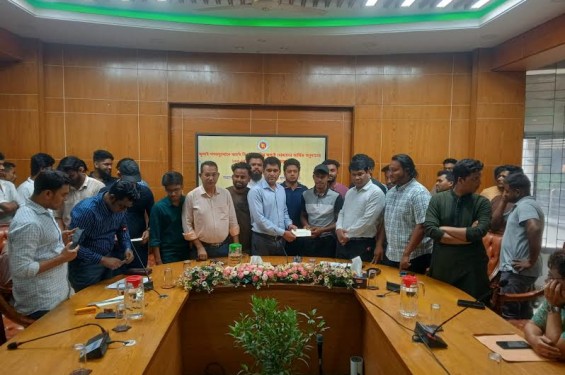 জুলাই গনঅভ্যুত্থানে আহত "সি" ক্যাটাগরির জুলাই যোদ্ধাদের আর্থিক অনুদানের ১০৩ টি চেক বিতরণ