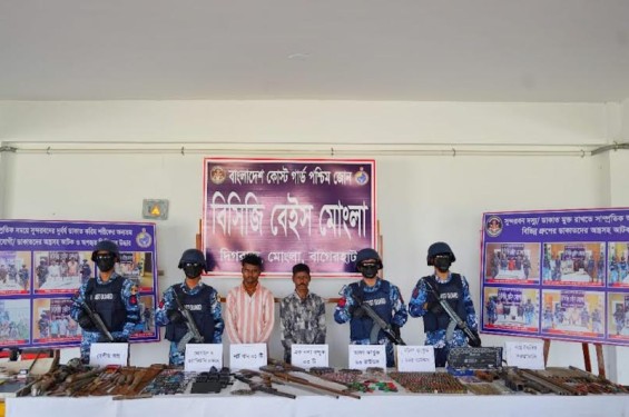 অস্ত্র ও গোলাবারুদসহ করিম শরীফ বাহিনীর ২ সহযোগীকে আটক