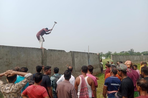 সালমান এফ রহমানের দখলে থাকা রূপগঞ্জে  ইউনিয়ন পরিষদের সরকারি রাস্তা উদ্ধার করলেন গ্রামবাসী