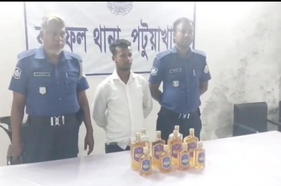 লঞ্চের যাত্রী সেজে মদ পাচার; চেউয়া হাচার গ্রেফতার