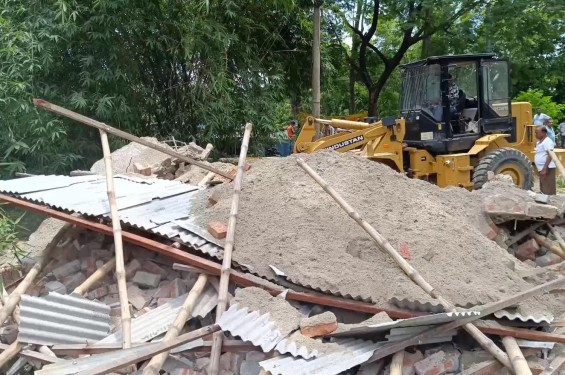 শৈলকুপায় মহাসড়কের অবৈধ স্থাপনা উচ্ছেদ