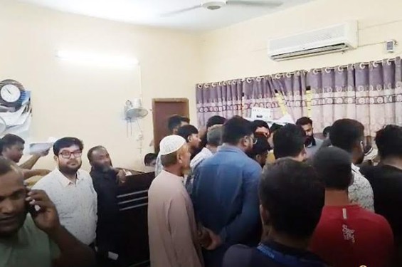 টানা ৫ দিন কাস্টমস কর্মকর্তাদের ‘কলম বিরতি’র পর আবারো কাজ শুরু  বেনাপোল কাস্টমস হাউজে