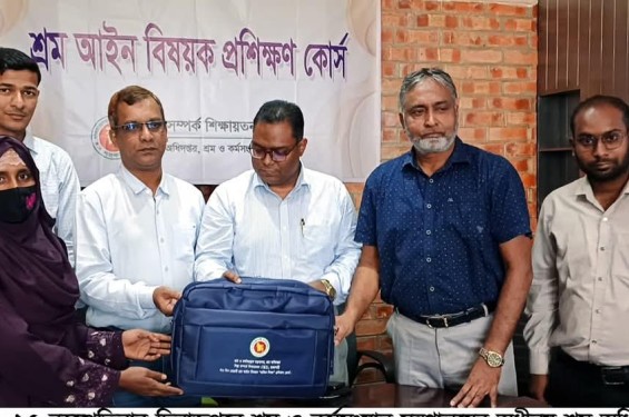 দিনাজপুরে ৫ দিনব্যাপী শ্রম আইন বিষয়ক প্রশিক্ষণ কোর্স সম্পন্ন