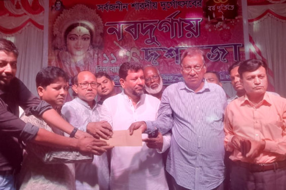 লোহাগাড়ায় শারদীয়া দুর্গাপূজা পরিদর্শনে উপজেলা বিএনপি নেতৃবৃন্দ