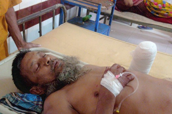 নবীনগরে ভাতিজার দায়ের কোপে চাচার কব্জি বিচ্ছিন্ন