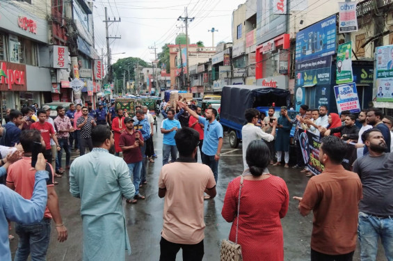 ঢাবির সাবেক ভিপি নুরের ওপর হামলার প্রতিবাদে মৌলভীবাজারে গণঅধিকার পরিষদের বিক্ষোভ মিছিল ও প্রতিবাদ সমাবেশ