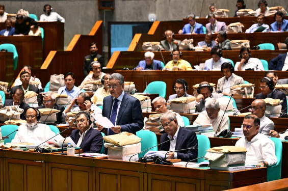 বিদ্যুৎ খাতে লুটপাটের খেসারত দিচ্ছে দেশ: অর্থমন্ত্রী