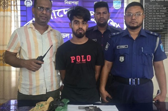 নরসিংদীর শিবপুরের শীর্ষ সন্ত্রাসী শওকত গুলি ও অস্ত্র সহ আটক