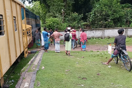 কালীগঞ্জে ট্রেনে কাটা পড়ে যুবক নিহত