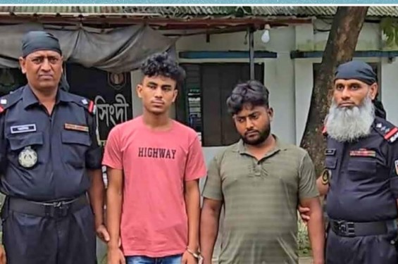 নরসিংদীতে র‍্যাবের অভিযানে ১০ মামলার পলাতক আসামী অস্ত্র ও মাদক সহ আটক