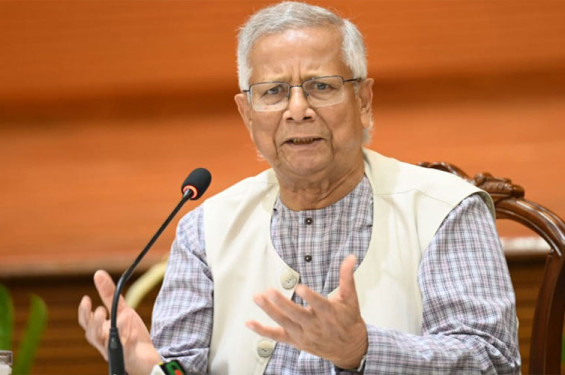 ঢাকেশ্বরী মন্দির পরিদর্শনে প্রধান উপদেষ্টা