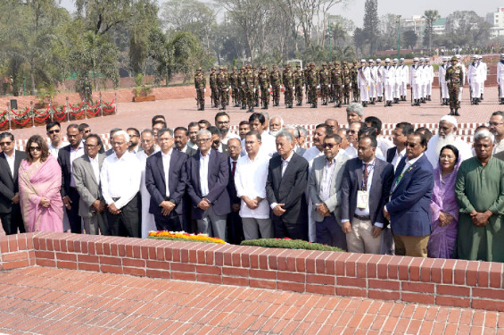 স্মৃতিসৌধে শ্রদ্ধা জানালেন   প্রধানমন্ত্রী তারেক রহমান