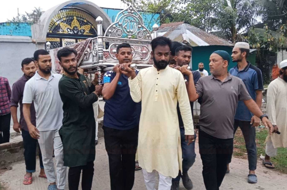 পরিবারের ৯ জনই এখন  পাশাপাশি চিরশায়িত