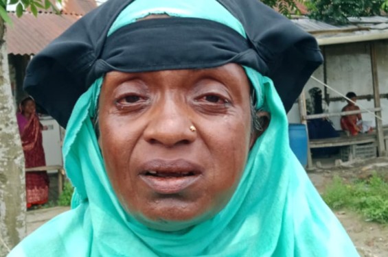 একশো টাহা ঘুষ দিয়াও কাডে নাম উডে নাই