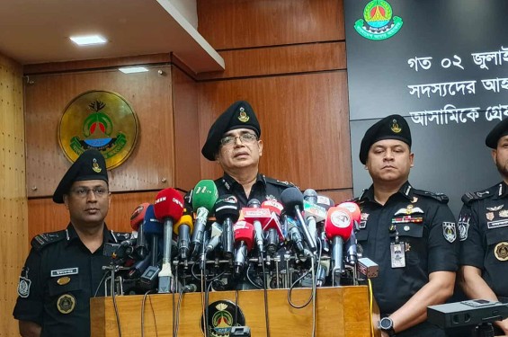 ছেলের পরকীয়া ঠেকাতে মা ফোন করে জানান কাঠমান্ডুগামী বিমানে বোমা
