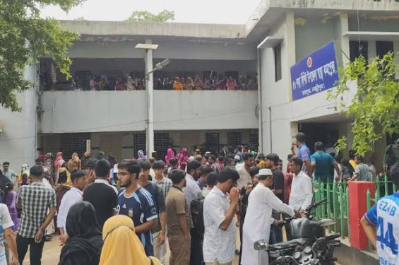 লক্ষ্মীপুরে একই পরিবারের ৩ জনকে কুপিয়ে হত্যা
