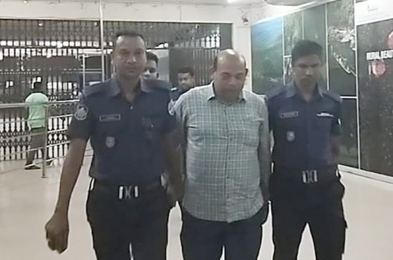 ভারতে যাওয়ার সময় বেনাপোল ইমিগ্রেশনে তারাগঞ্জ উপজেলা চেয়ারম্যান আনিসুর গ্রেফতার