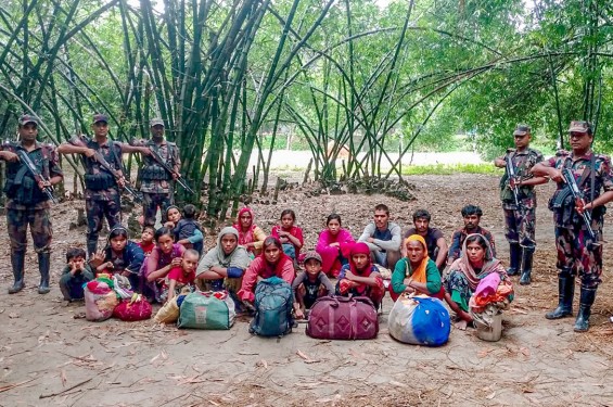 শিবগঞ্জ সীমান্তে ২০ জনকে বিএসএফের পুশ ইন