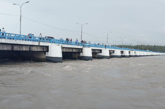 তিস্তার পানি বিপৎসীমার নিচে, বাড়ছে ভাঙন আতঙ্ক