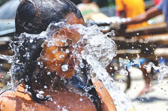 ৪১ জেলায় গরমের দাপট, হাঁসফাঁস জীবন