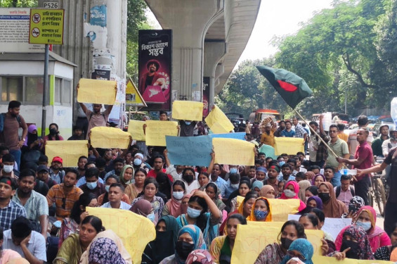 নিয়োগপত্রের দাবিতে প্রাথমিকের নিয়োগবঞ্চিতদের শাহবাগে অবস্থান
