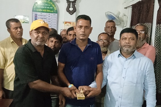 নওগাঁ জেলা টেম্পু ও সি,এন,জি অটোরিকশা মালিক সমিতির মৃত্যু জনিত অনুদান প্রদান